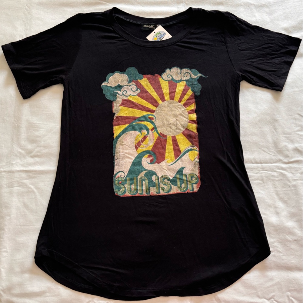 Popular Basics Black T—shirt with Sun and Waves Design